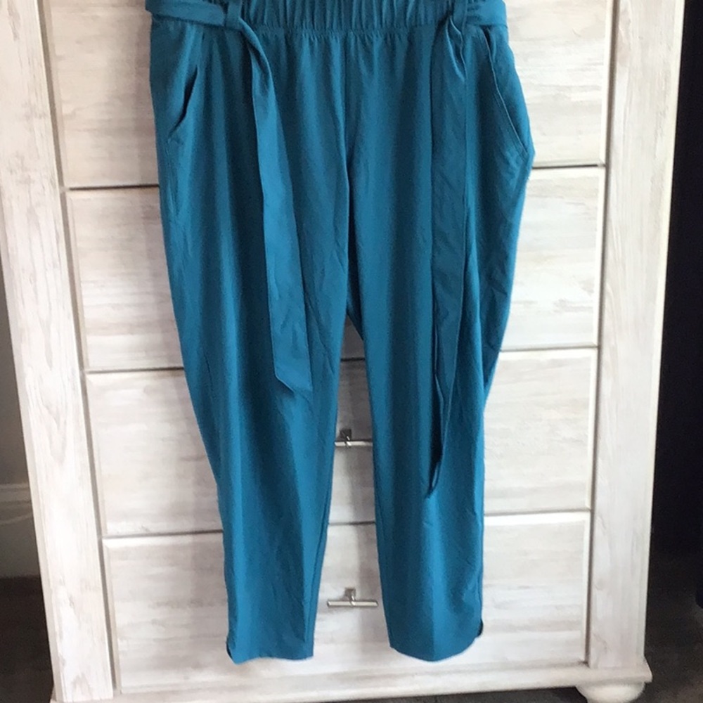 Calia by Carrie Underwood women’s athletic pants
